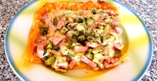 Пицца из слоеного теста на скорую руку