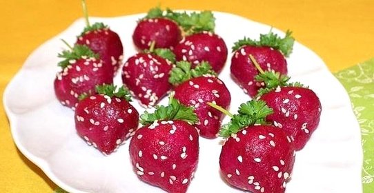 Селедка под шубой в виде клубники