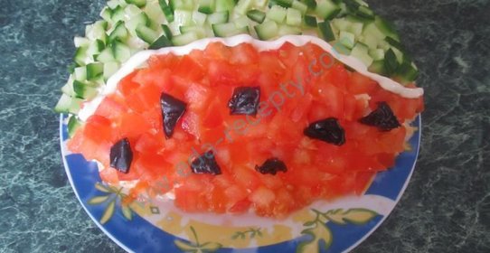 Салат Арбузная долька с курицей