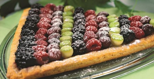 Полосатый ягодный пирог