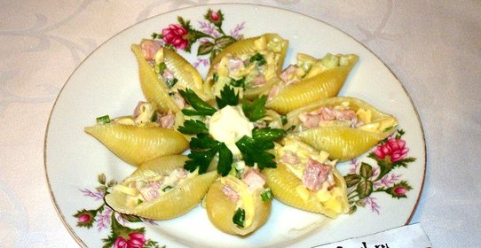 Conchiglie с салатом