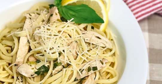 Лингвини с курицей и лимонным соусом