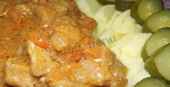 Гуляш из грудки с подливкой