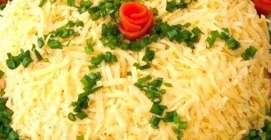 Салат «Праздничный» с сырoм