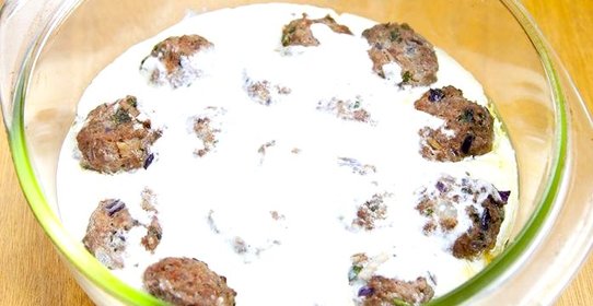 Тефтели, запеченные в йогурте