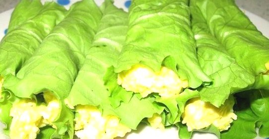 Рулеты с листьями салата