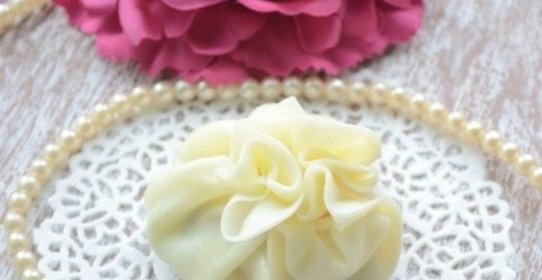 Салат с колбасой, сыром и ананасами