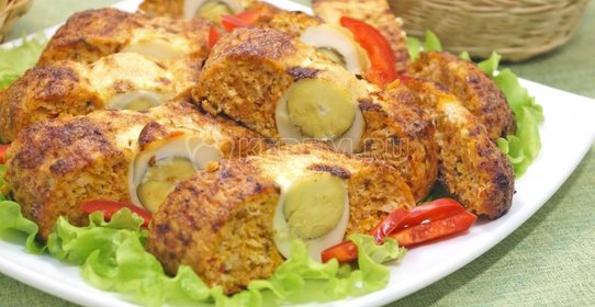 Рулет из курицы с овощами и яйцами