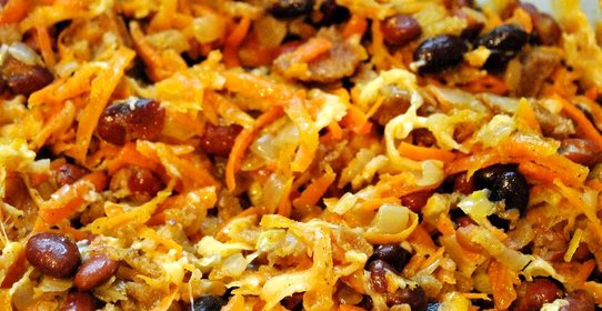 Теплый салат с фасолью и сыром