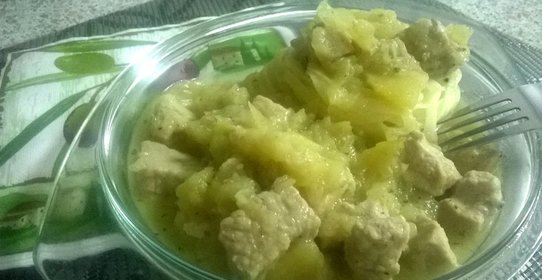 Свинина, тушеная с яблоками