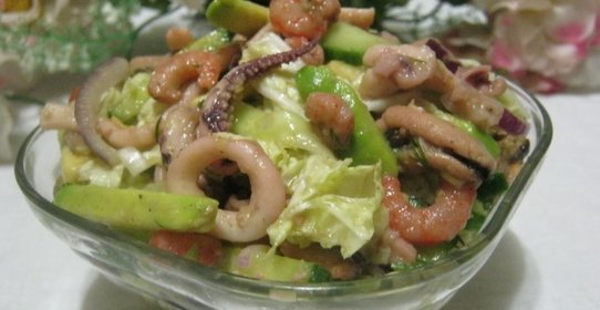 Салат с морепродуктами Шторм