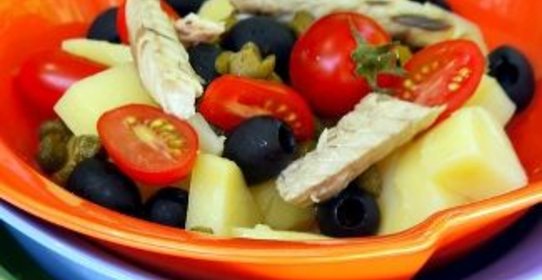 Салат из скумбрии с каперсами из Пантеллерии