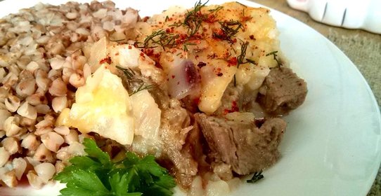 Говядина под сырным соусом