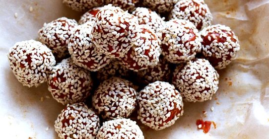 Халва из моркови с молоком, миндалем, кунжутом, кардамоном и имбирем (Gajjar Halwa)