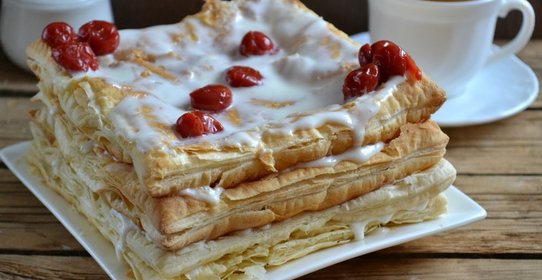 Торт из слоеного бездрожжевого теста