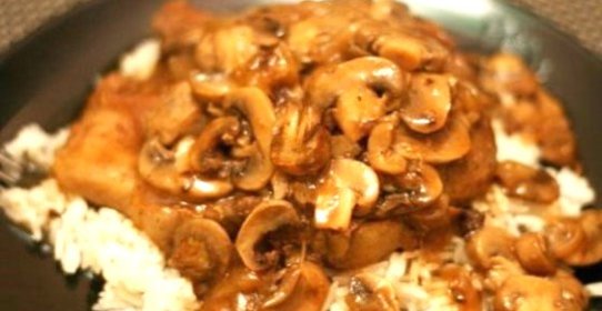 Свинина с грибами в мультиварке