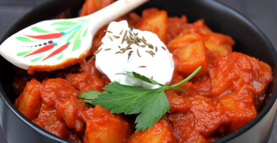 Свинина с картошкой и помидорами