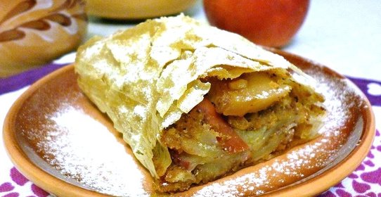 Яблочный штрудель из вытяжного теста фило