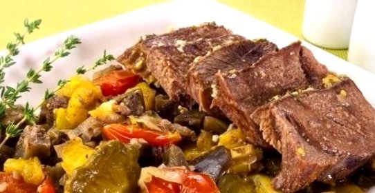 Баранина с овощами запеченная