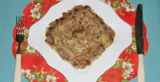 Бефстроганов с грибами под сливочно-горчичным соусом