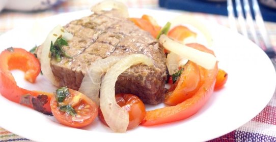 Запеченная телятина с овощами