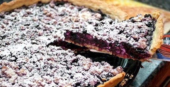 Пирог со смородиной и творогом