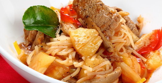 Кисло-сладкая телятина с ананасами