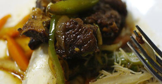 Говяжьи ребра с овощами