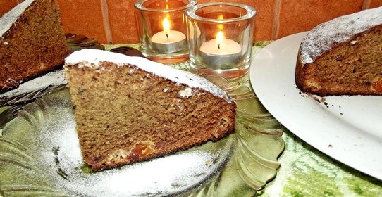 Финиковый пирог с орехами и курагой