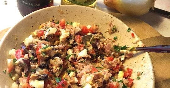 Салат с консервированным тунцом и сладким перцем