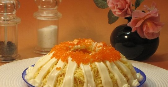 Салат с кальмарами