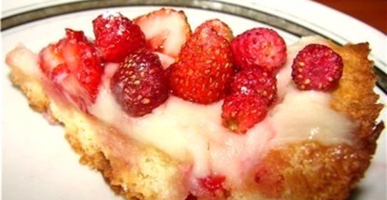 Песочный пирог с земляникой