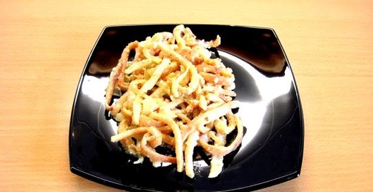 Кальмары, жареные с луком