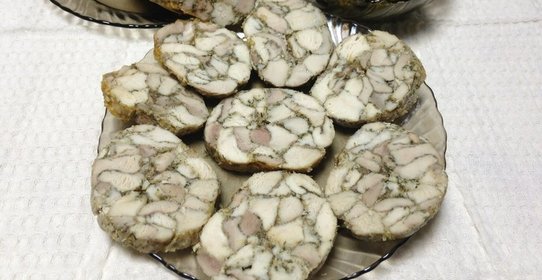 Мраморный рулет из курицы