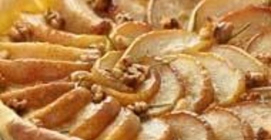 Пирог с грушей и грецкими орехами