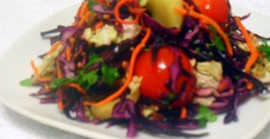 Салат из краснокочанной капусты с печеным чесноком