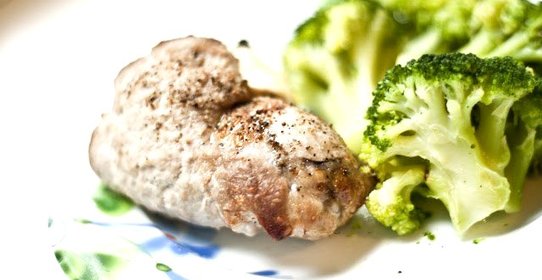 Свиные рулеты с сыром и маринованными огурцами