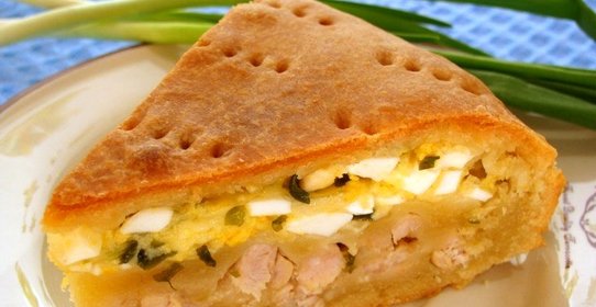 Пирог с мясом, луком, яйцами и сыром