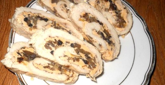 Куриный рулет с грибами и сыром
