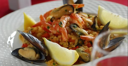 Плов с креветками и мидиями