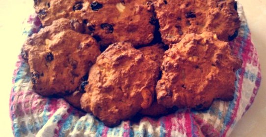 Овсяное печенье с шоколадом и сухофруктами