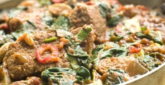 Тушеная говядина в кокосовом молоке с карри