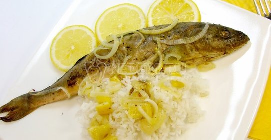 Шарлотка из ржаного хлеба с грушами