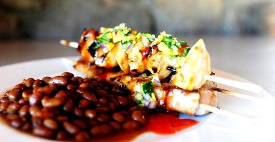 Куриные шашлычки с ананасовой сальсой