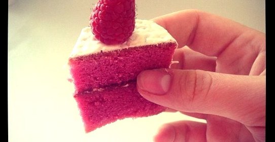 Малиновый манник без муки на сметане