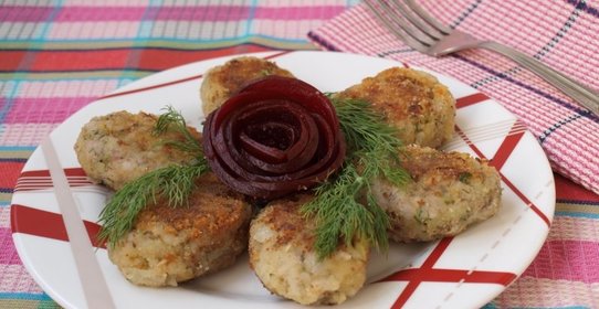 Котлеты из рыбных консервов с рисом