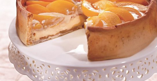 Торт из белого шоколада с персиками