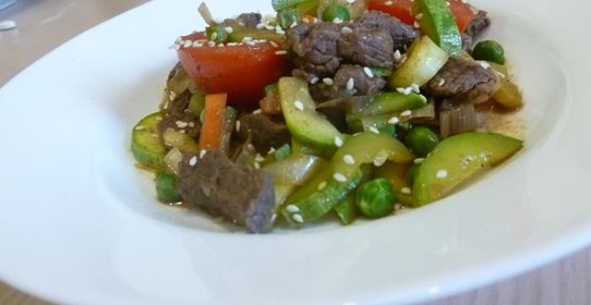 Говядина с овощами вок