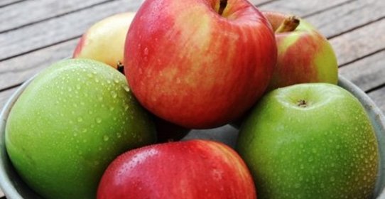 Шарлотка с яблоками без муки