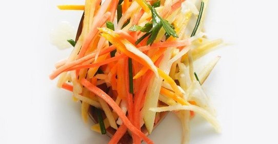 Салат с брюквой, яблоком и тыквой